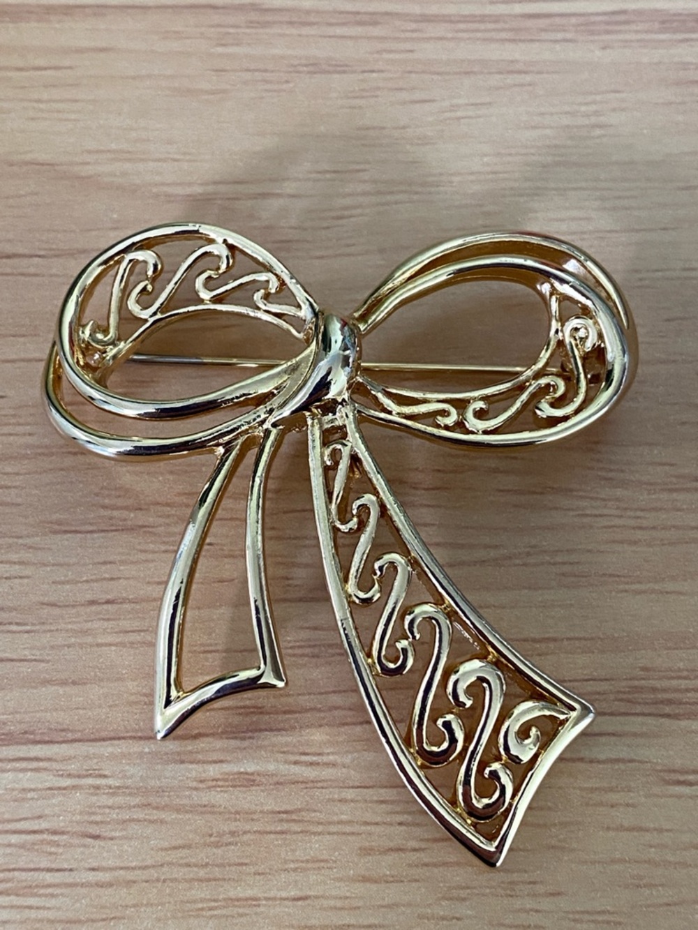 Gold Tone Trifari Bow Brooch Pin Filigree Bow
